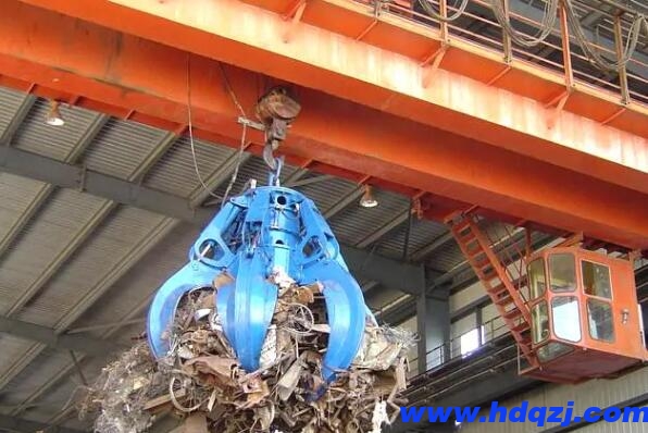 雙梁抓斗橋式起重機電動機的絕緣層構造，是根據(jù)電流量尺寸或是工作電壓多少明確?